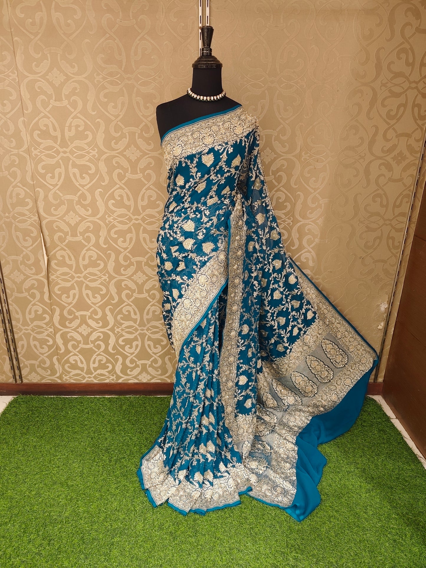 Firozi Georgette Khaddi Embroidery Saree, With Unstiched Blouse
