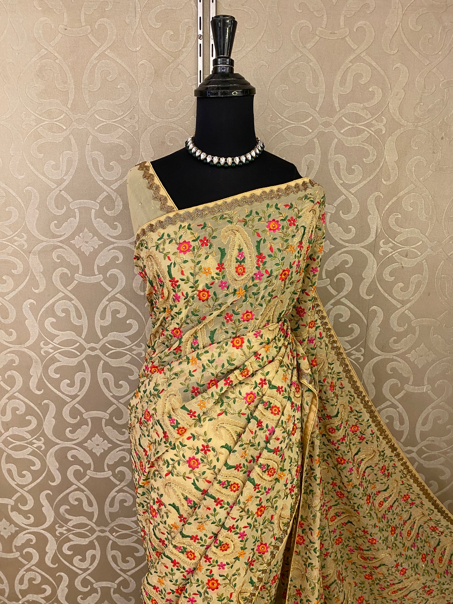 Off-White Georgette Saree With Kashmiri Embroidery Work, With Unstiched Blouse