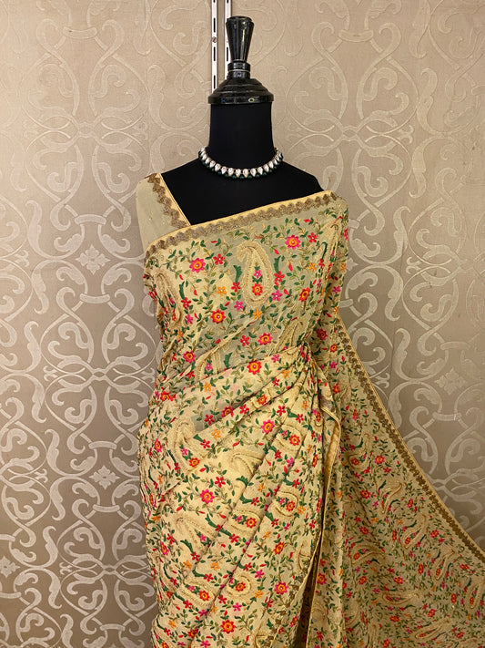 Off-White Georgette Saree With Kashmiri Embroidery Work, With Unstiched Blouse