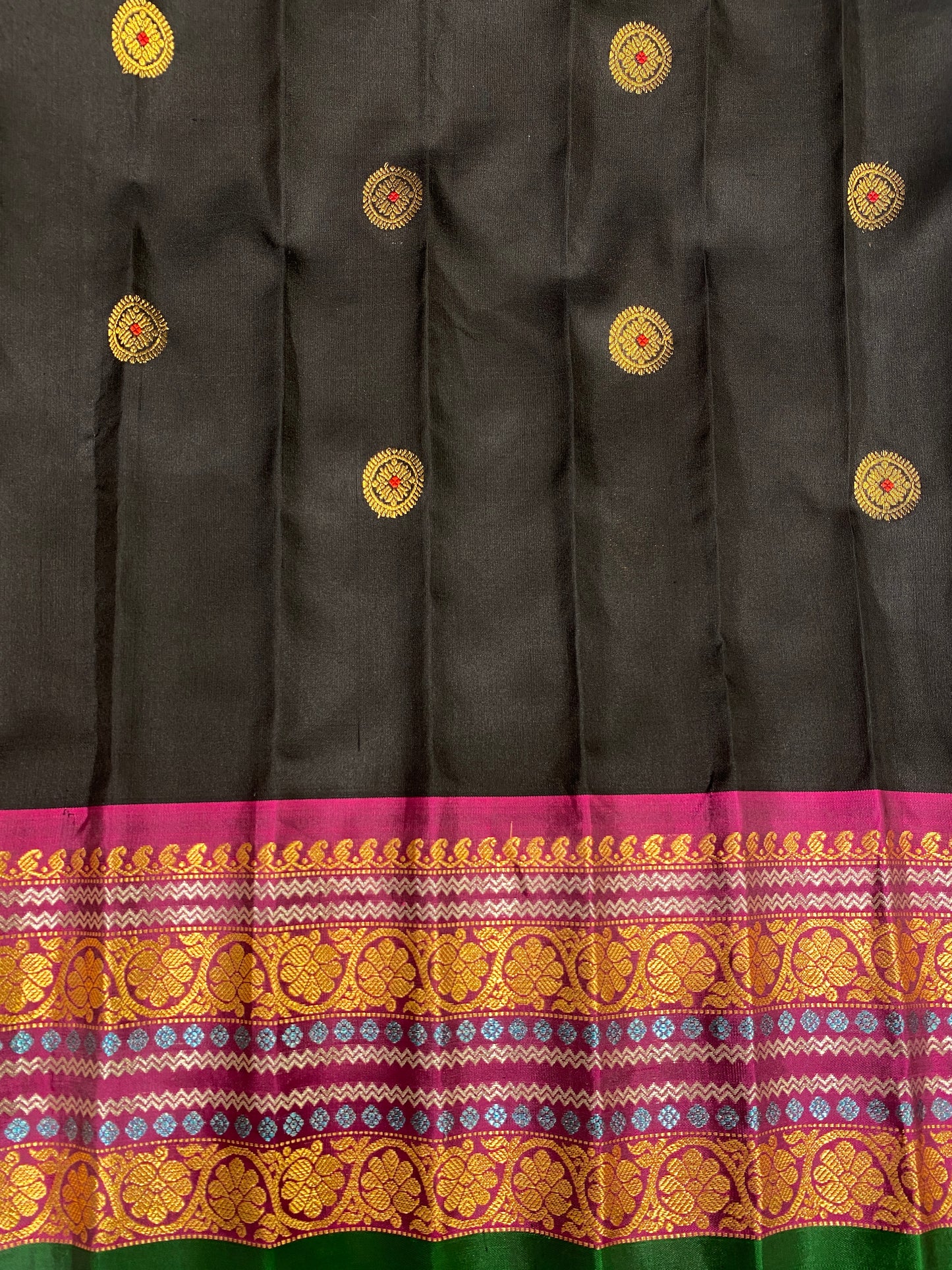 Off-White Gadwal Silk Sarees With Unstiched Blouse