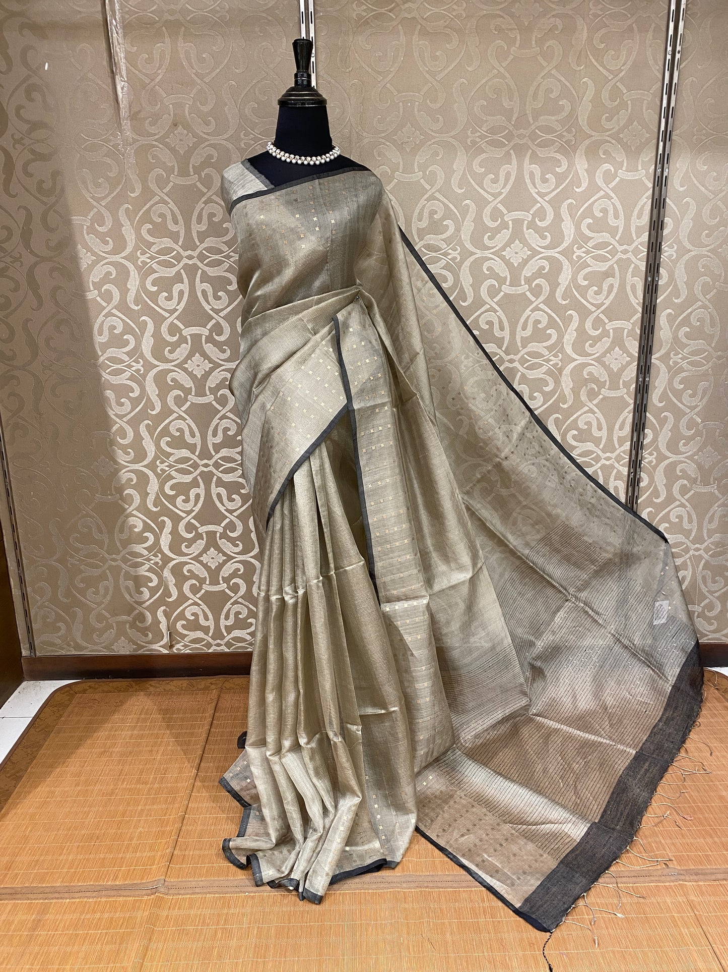 Grey Handloom Silk Saree, With Unstiched Blouse