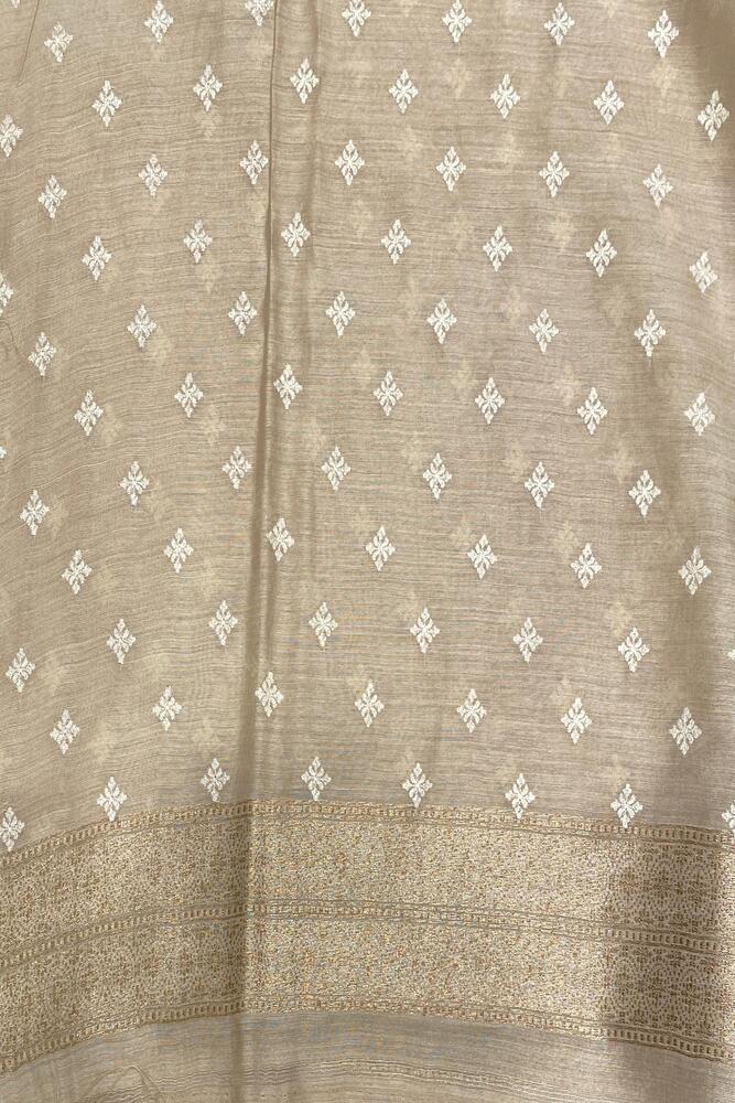 Deep Green Munga Handloom Saree With Chikankari Work, With Unstiched Blouse