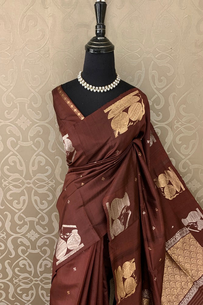 CHOCOLATE MAROON POONA SILK SAREE WITH GOLDEN ZARI WOVEN BUTTAS