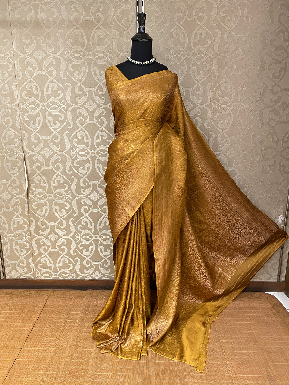 Golden Mysore Crepe Silk Banarasi Saree, With Unstiched Blouse