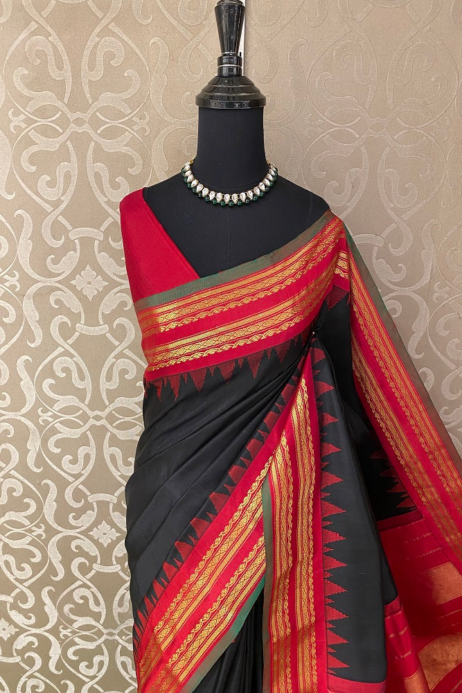 Black Gadwal Silk Saree With Unstiched Contrast Blouse