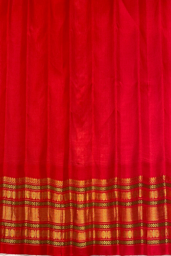 Offwhite Gadwal Silk Saree With Unstiched Contrast Blouse