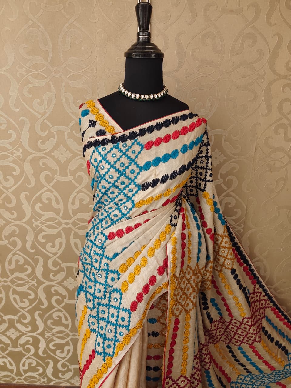 Off-White Tussar Hand Embroidery Saree, With Unstitched Blouse