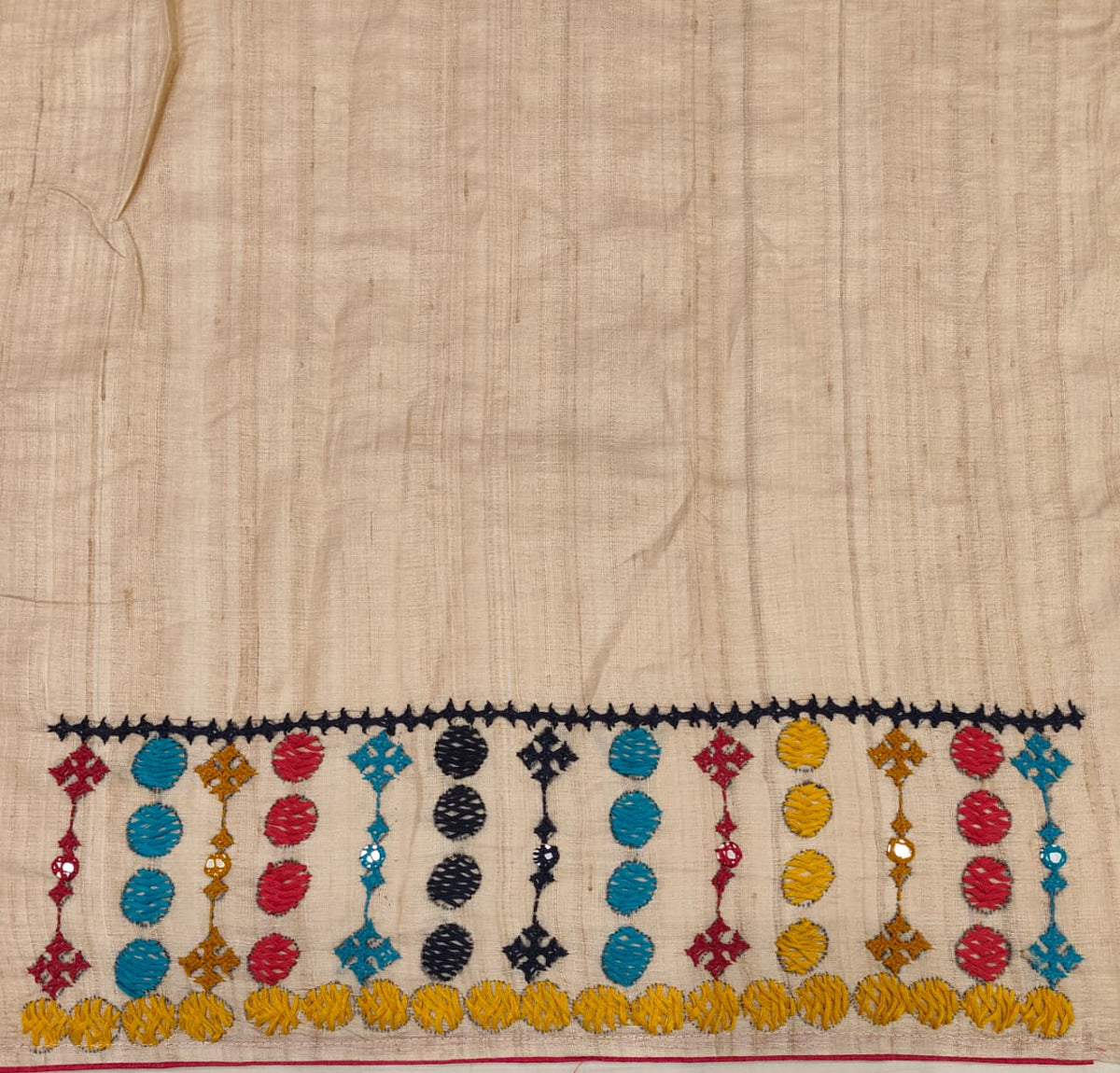 Off-White Tussar Hand Embroidery Saree, With Unstitched Blouse